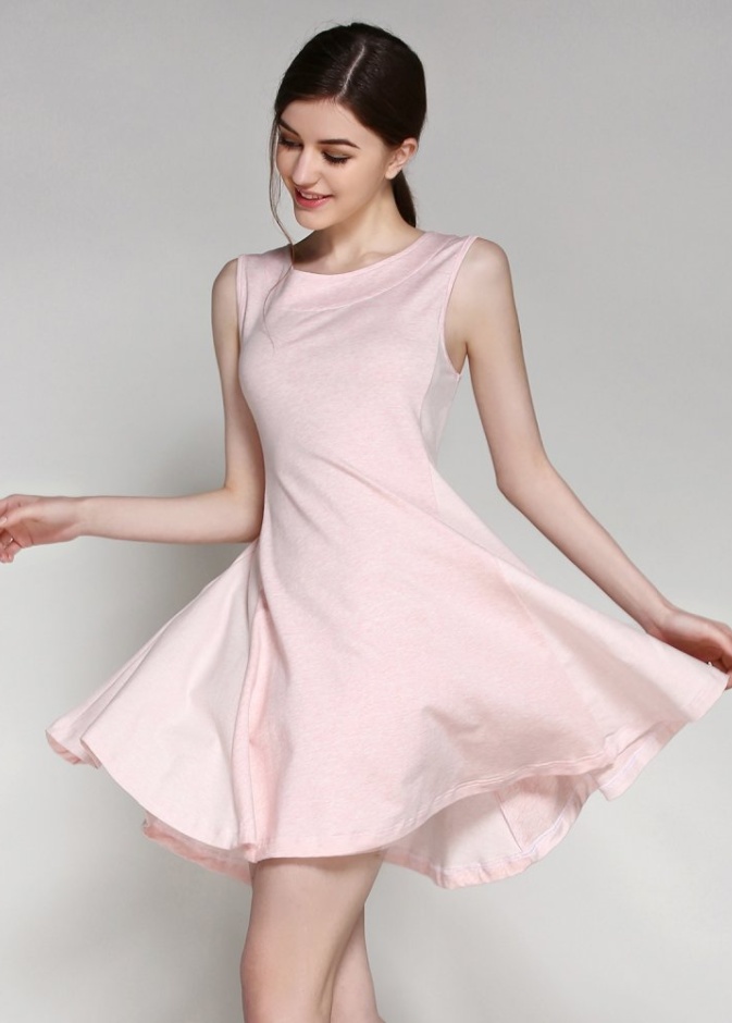 اكثري من شراء قمصان النوم والاطقمة الداخلية