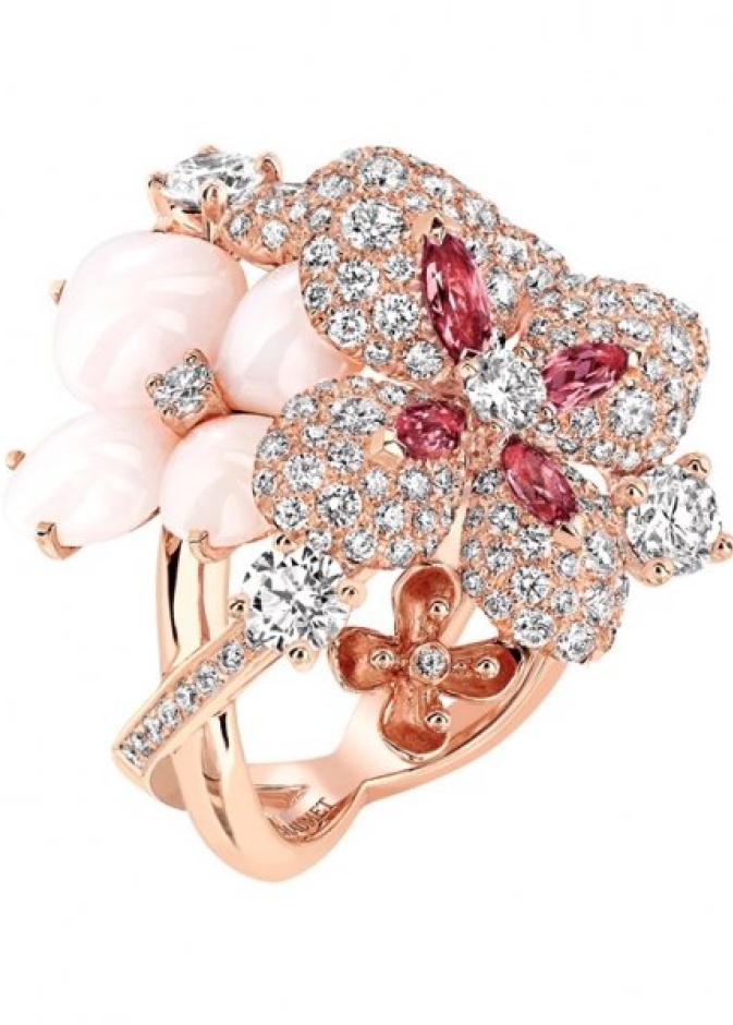 خاتم من شوميه من الذهب والاوبال الوردي