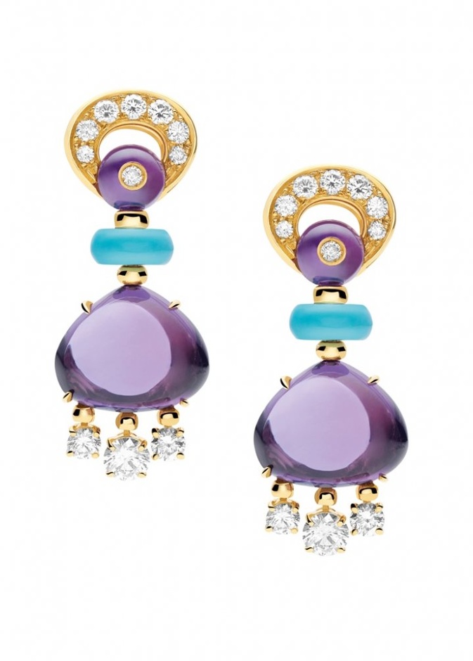 عقد من تصميم bvlgari