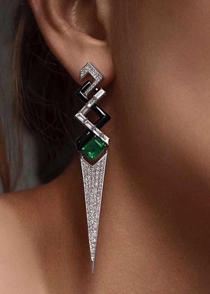 أقراط Nikos Koulis