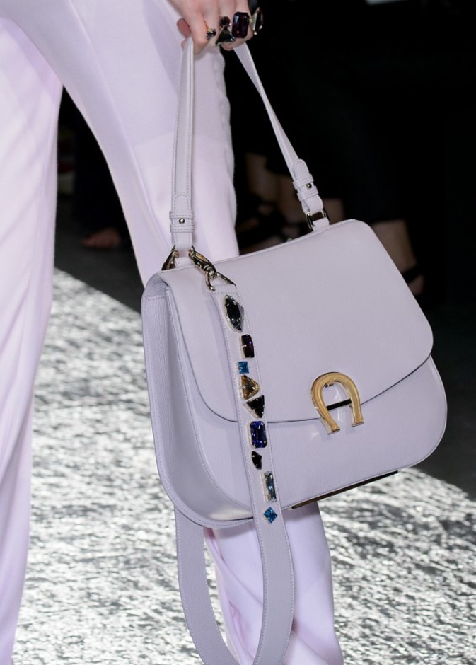 موديلات شنط باستيل وزرقاء من برادا Prada