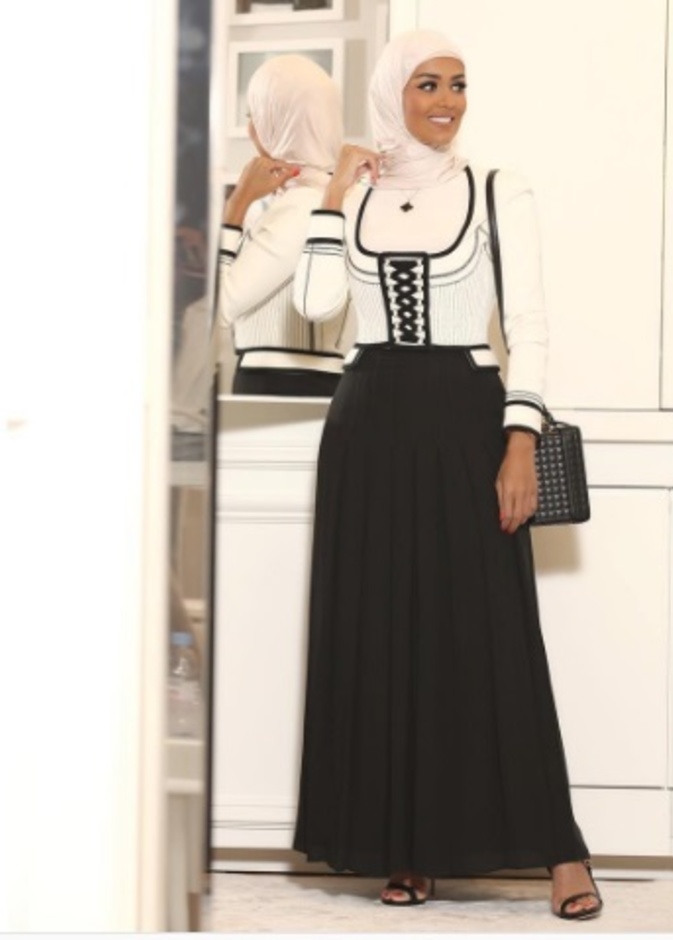 تنانير نسائية سوداء بأسلوب مرمر