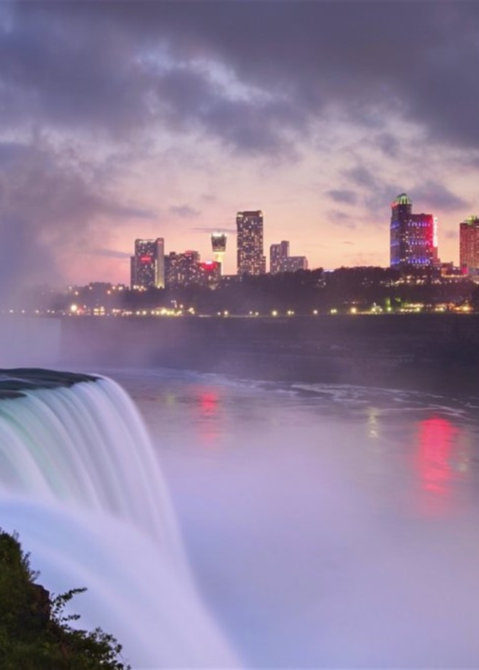 شلالات نياجرا بداية من الحدائق والبحيرات التي تحيط بشلالات نياجرا
