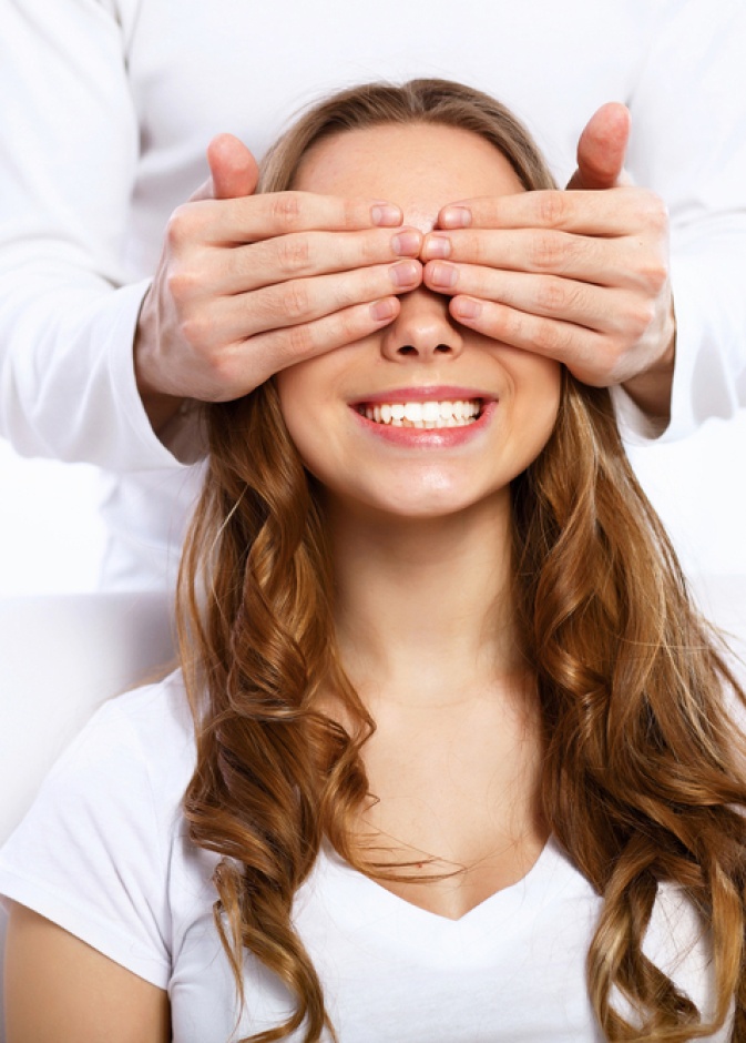 كل هدية تفاجئ بها عروستك ستقربك منها اكثر