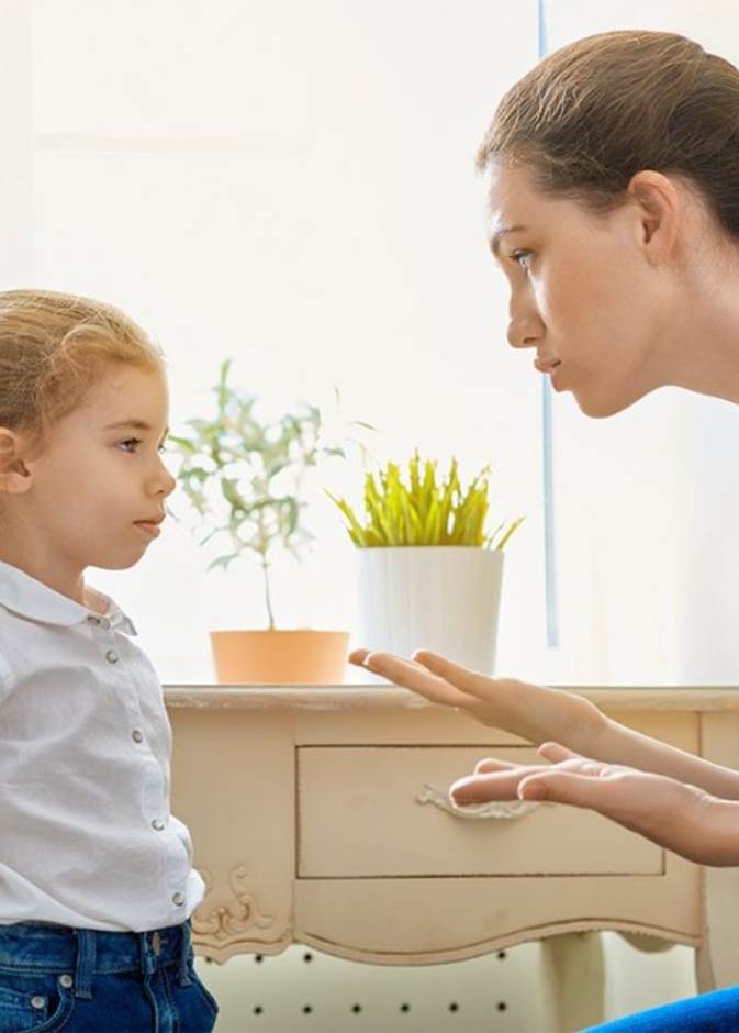 ما هو عقاب الطفل الذي يشتم وطرق التعامل معه 