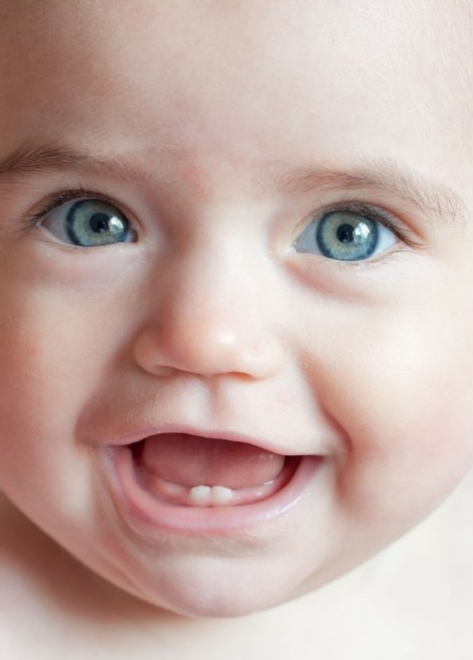 ما هي علامات التسنين وظهور الأضراس عند الأطفال
