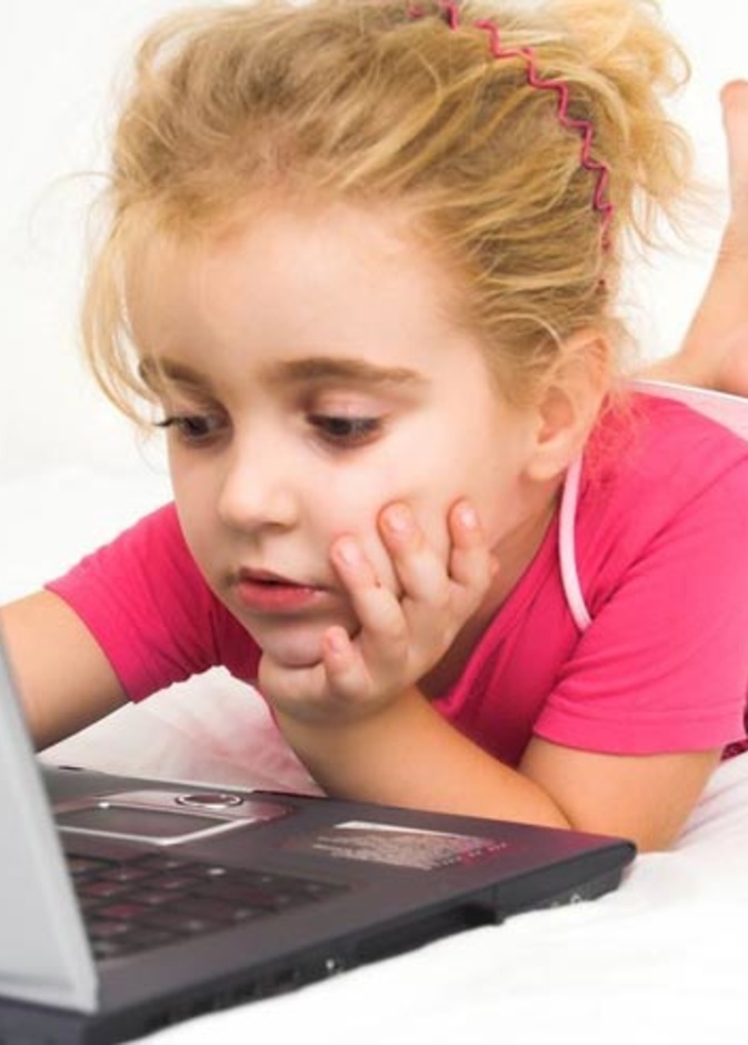 فوائد واضرار الالعاب الالكترونيه على اطفالك 