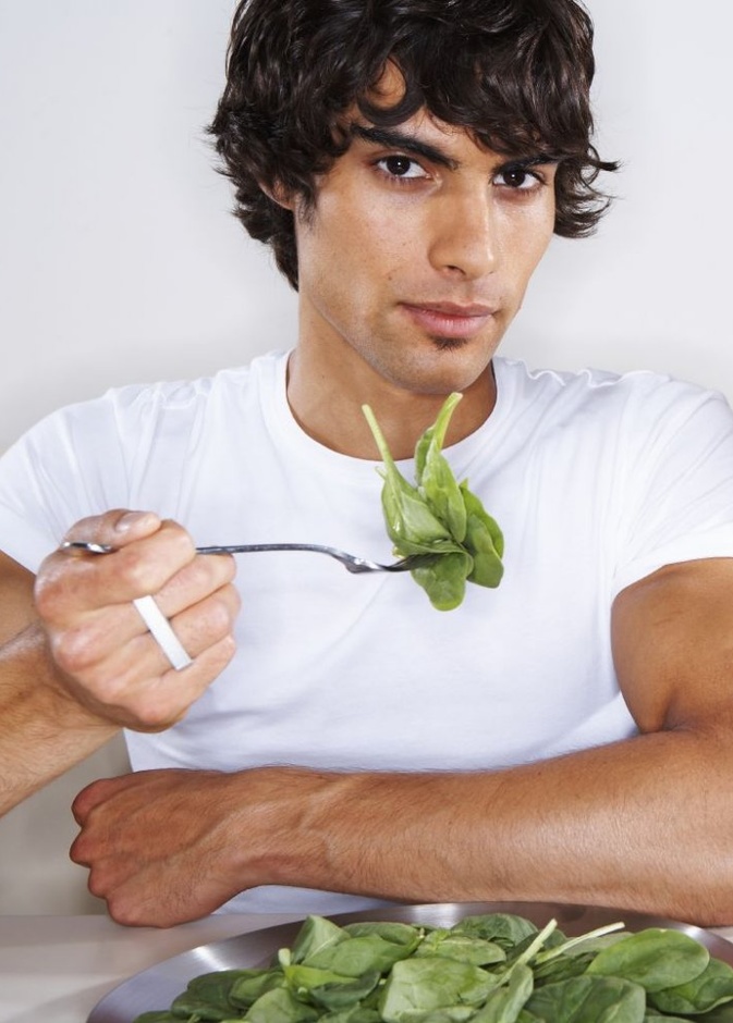 يحتوي السبانخ على فيتامين (أ) وفيتامين (إى) وحمض الفوليك