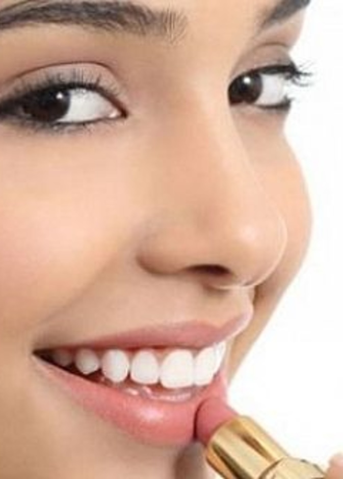 حكم وضع أحمر الشفاه في نهار رمضان