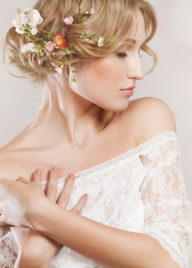 عروس وطلاء اظار ناعم