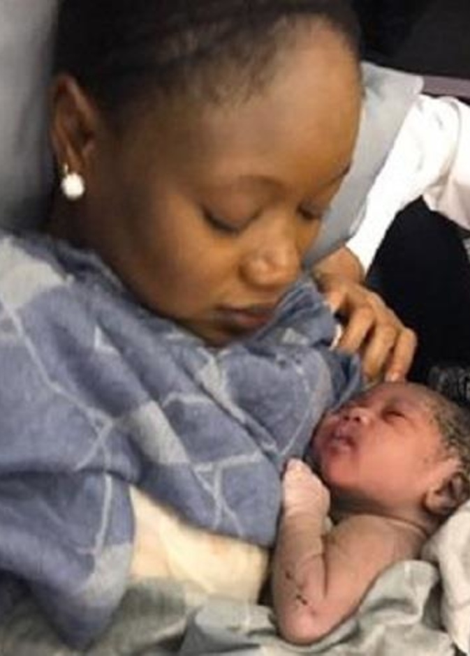 رضيعة ولدت في الجو