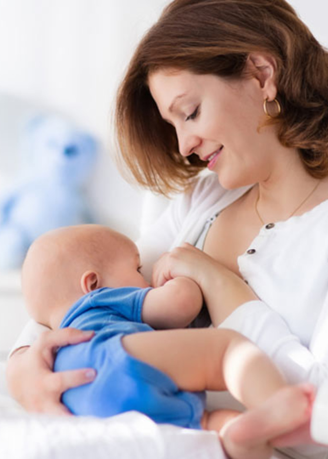 هل يؤثر أكل الأم على الطفل الرضيع