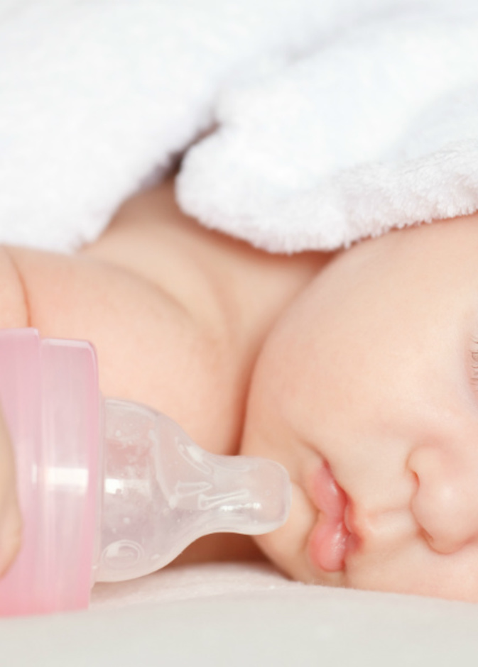 هل يجب إيقاظ الرضيع لإطعامه