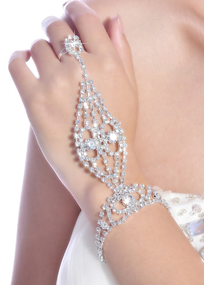 سلاسل يد مع خاتم من الالماس