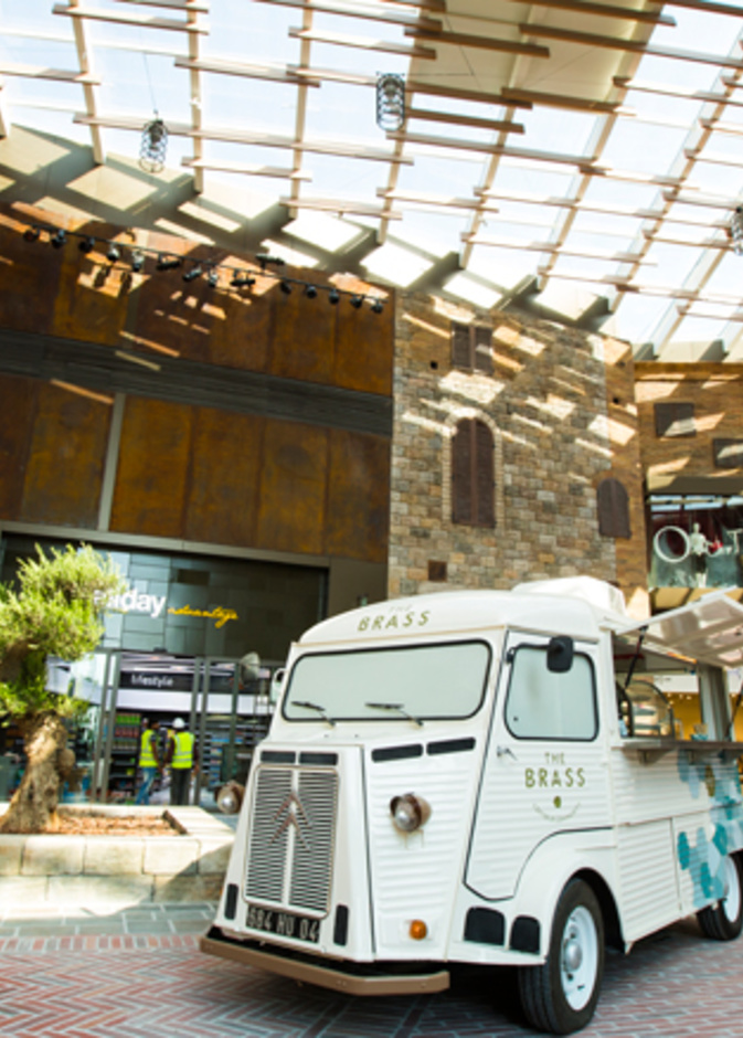 المعرض يستقطب أسماء لامعة في عالم الأزياء