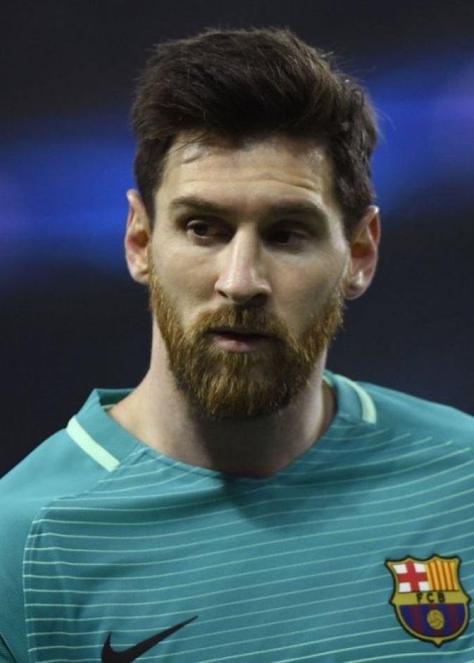 ميسي يسجل ثنائية ويحافظ على آمال برشلونة في الدوري الإسباني