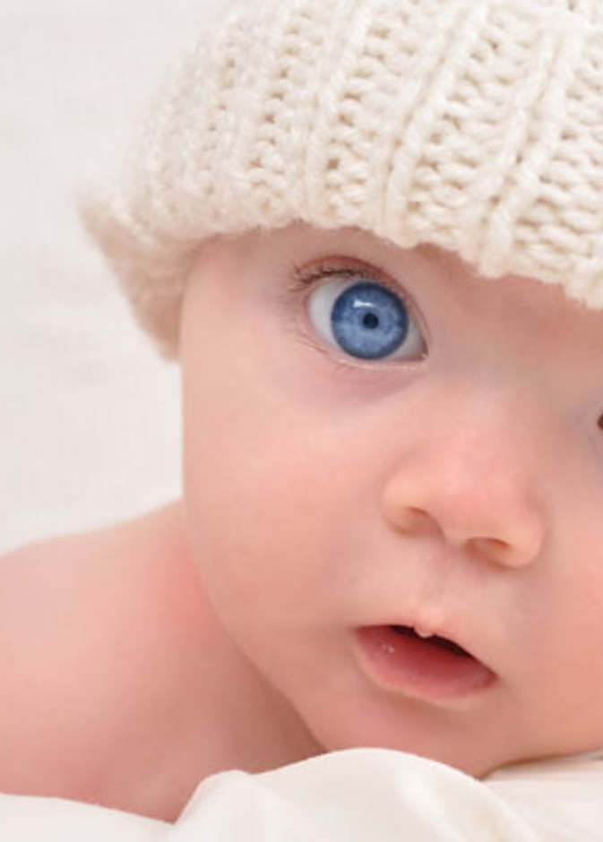 متى يسمع الطفل حديث الولادة 