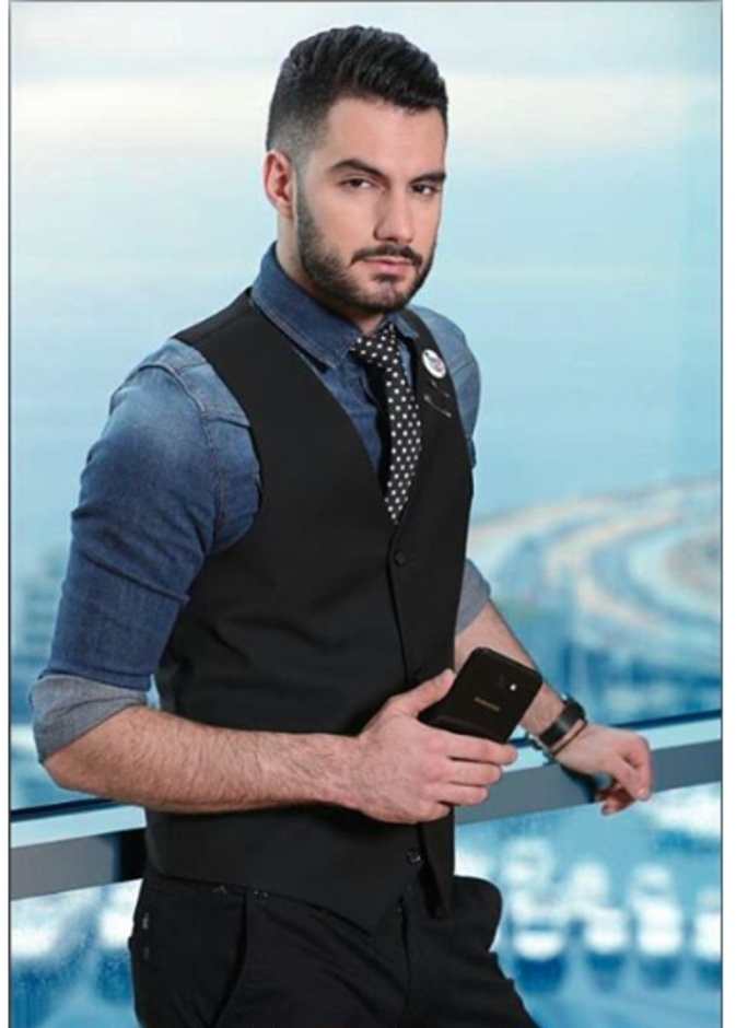 يعقوب شاهين بإطلالة كاجوال أنيقة وبسيطة