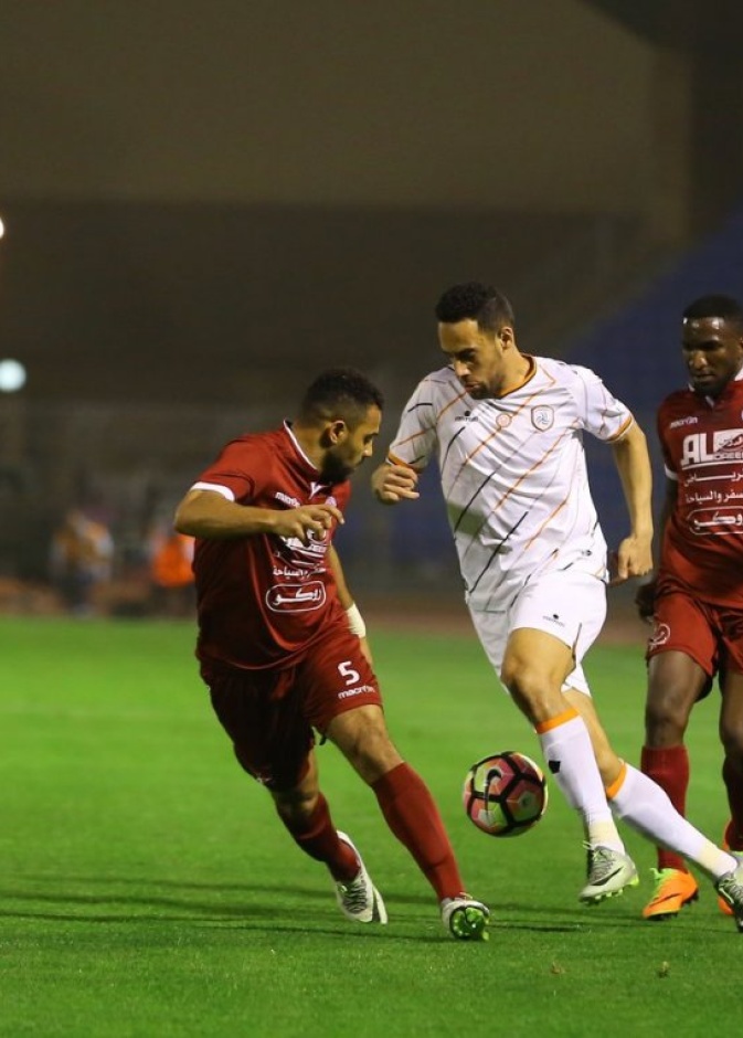 لفيصلي يعمق أزمة الشباب في الدوري السعودي