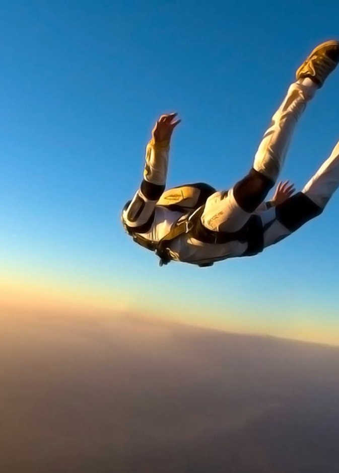 الطيار الثاني هبط بالمروحية بسلام.