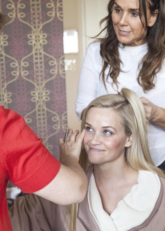 الجميلة Reese Witherspoon تحضر بشرتها لتكون متألأقة في حفل جوائز الأوسكار
