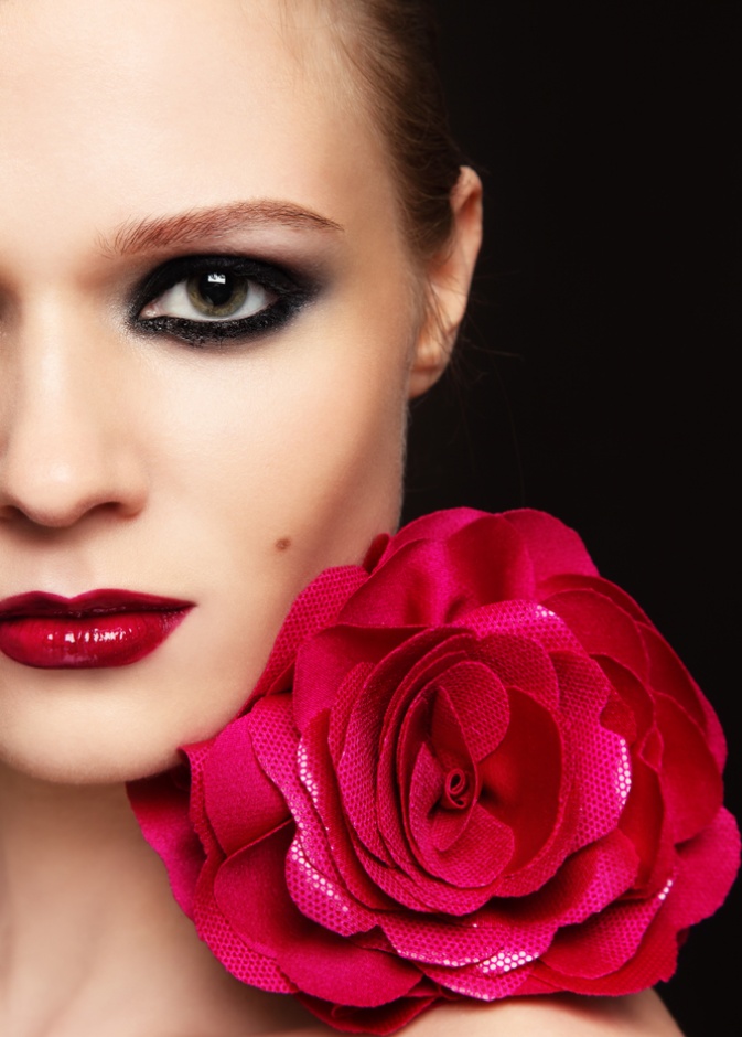 عيون السموكي تليق بالمرأة السعودية