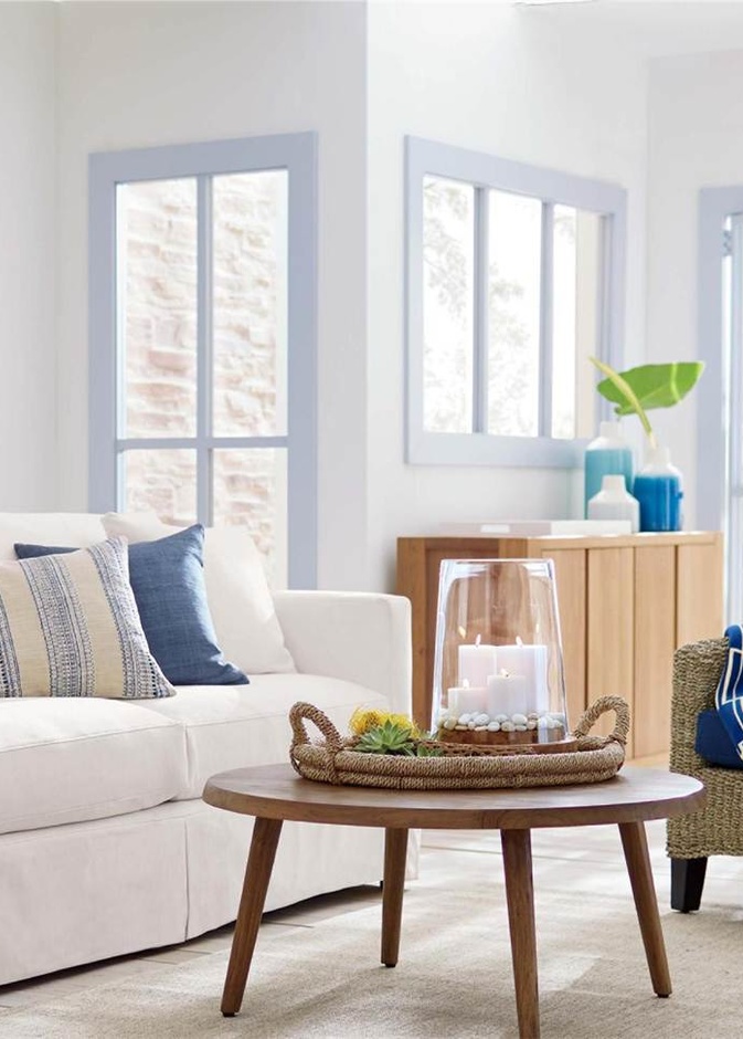 أثاث بأسلوب ريفي بسيط من Crate&Barrel