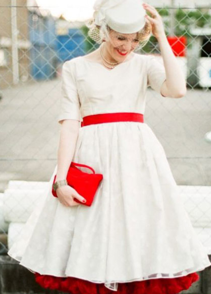 الزهرات الجميلة والرقيقة على شعرك تضفي مظهراً أنثوياً ناعماً