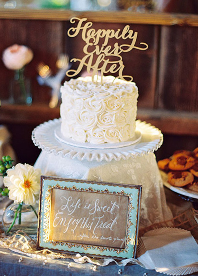  أجمل الإفكار لكعكة زفاف مزيّنة باللون الذهبي