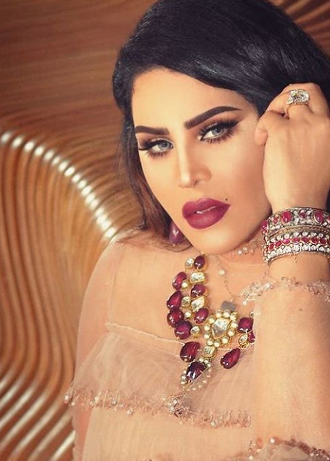 أحلام ترتدي مجوهرات ياقوت أحمر وماس من هاوس أوف روز