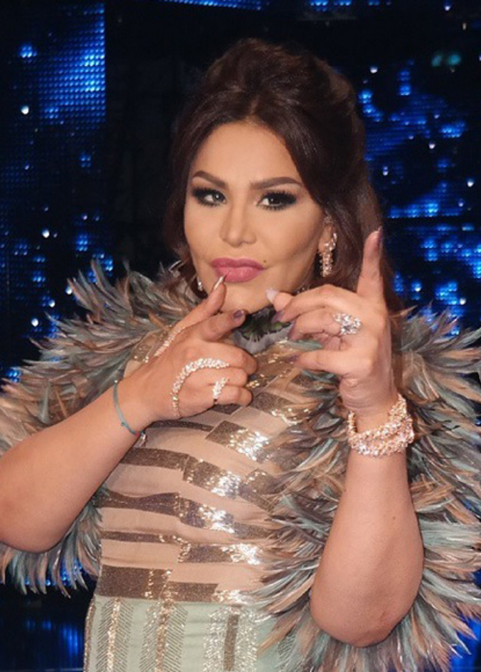 جينيفر لوبيز تتزين بسوار ماسي رائع