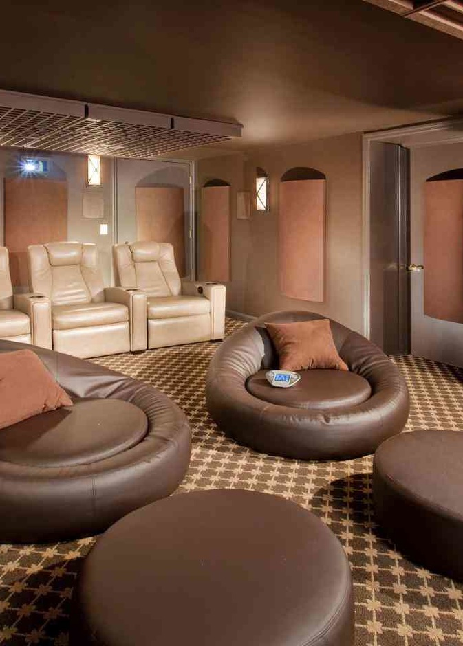 أشكال من الكنب المريح لاستخدماه في السينما المنزلية