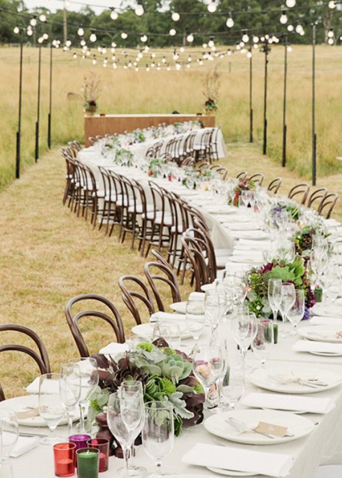 طاولات الزفاف الطويلة: خيار ممتع وأنيق لحفلة زفافك