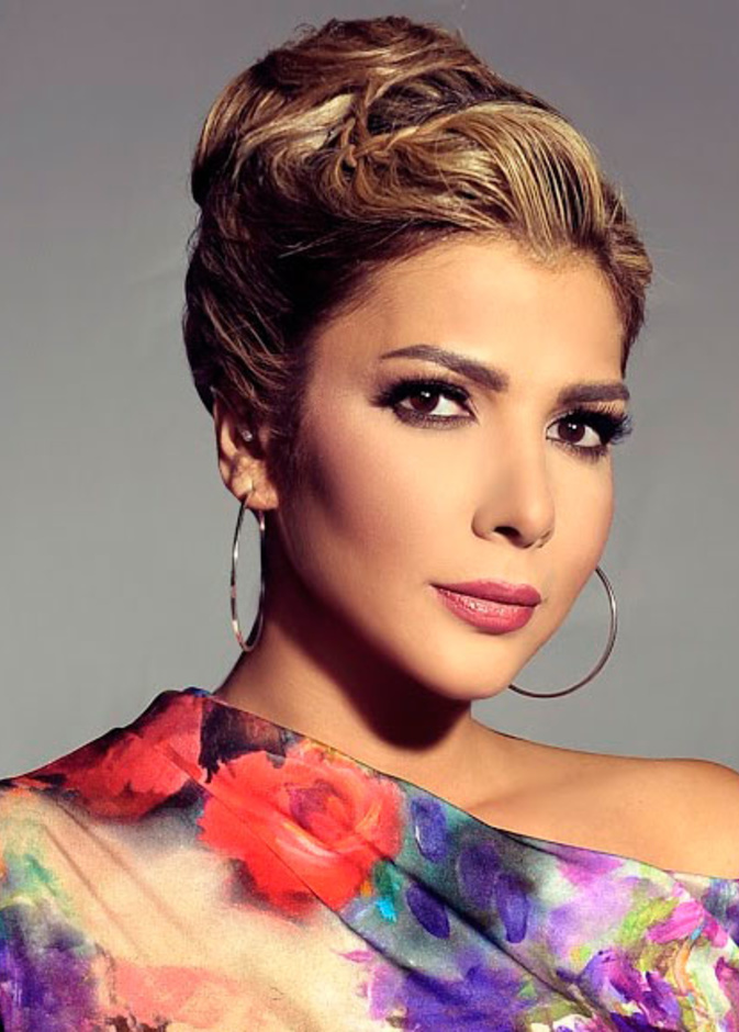 صورة نادرة لاصالة ووالدها واخواتها