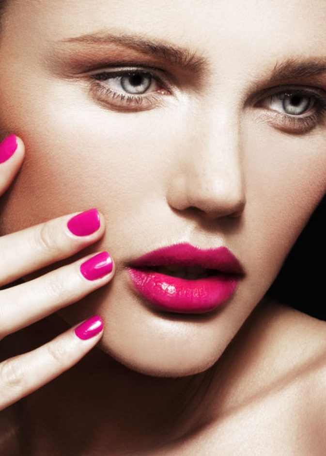 أظافرك رائعة بالطلاء الزهري