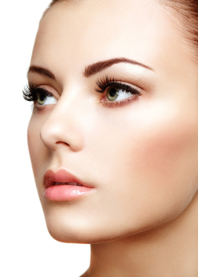 أقلام المكياج تنعش جمال المرأة