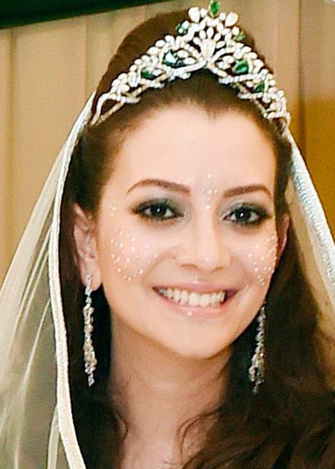 أم كلثوم بوفارس أحدث أفراد العائلة المغربية