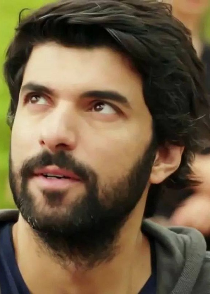 آخر أعمال أنجين كانت مسلسل العشق الأسود 