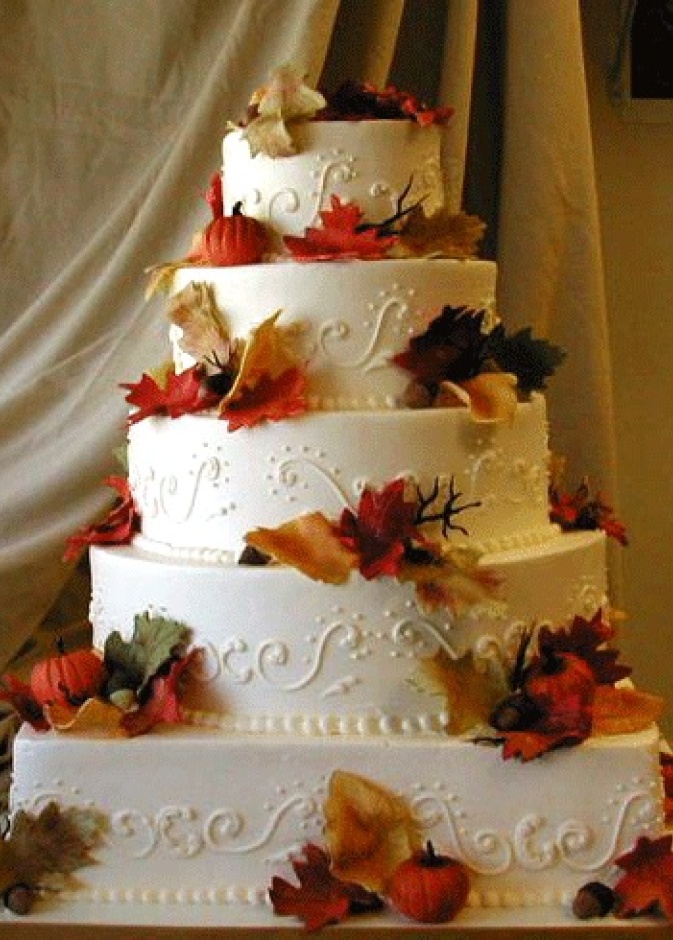أوراق الخريف تزيّن كعكة زفافك