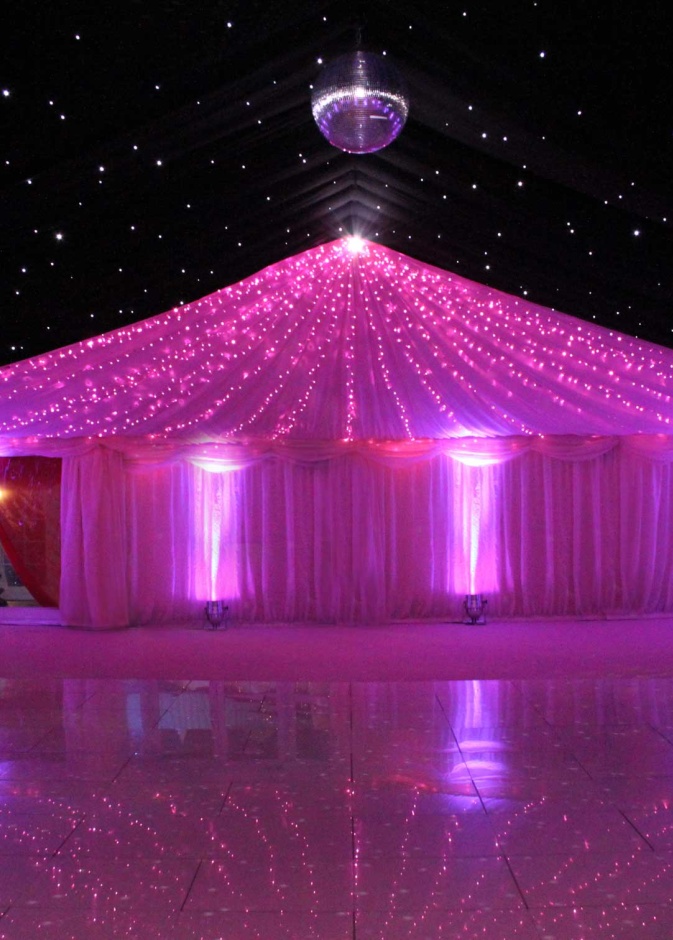 إضاءة تعتمد على لمبات صغيرة جدا متصلة ببعضها على شكل شبكة تستعمل لتغطية مساحات كبيرة في يوم الزفاف