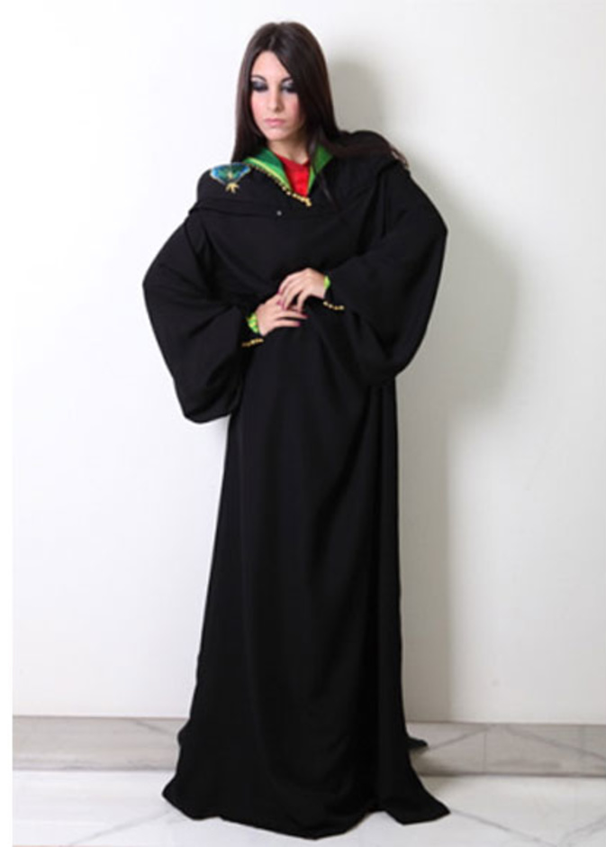 عباية مزيّنة بألوان صيفيّة صارخة