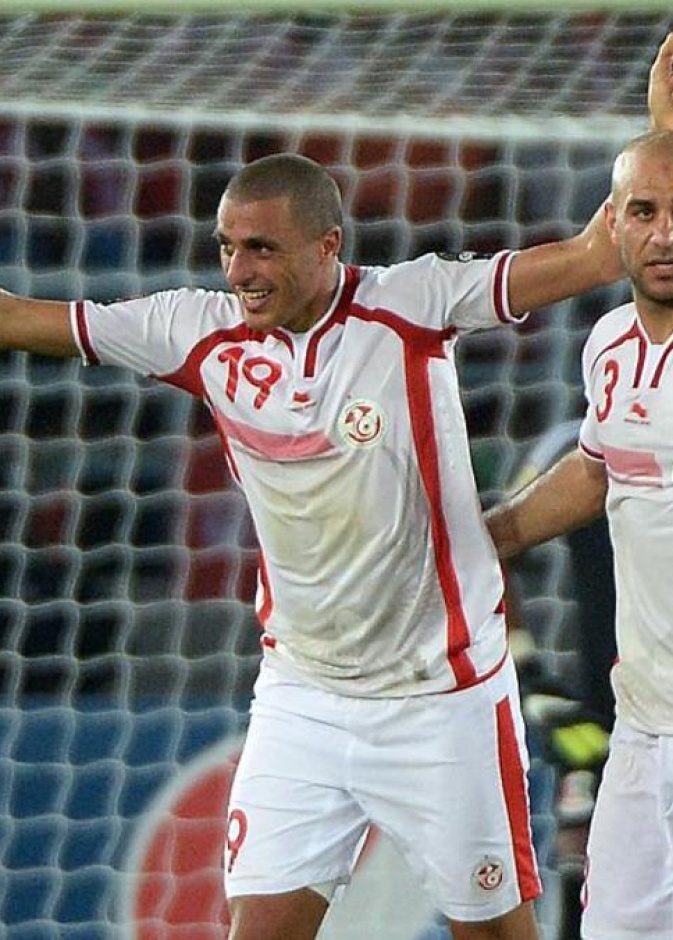 إيران تتصدر المجموعة الأولى