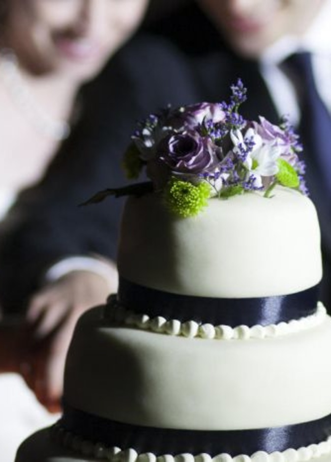 اتيكيت اختيار و تقطيع كيكات الزفاف 