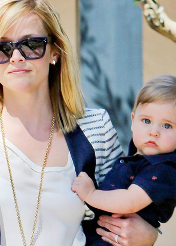 صورة طريفة تجمع بين ريس ويذرسبون وابنها تينسي