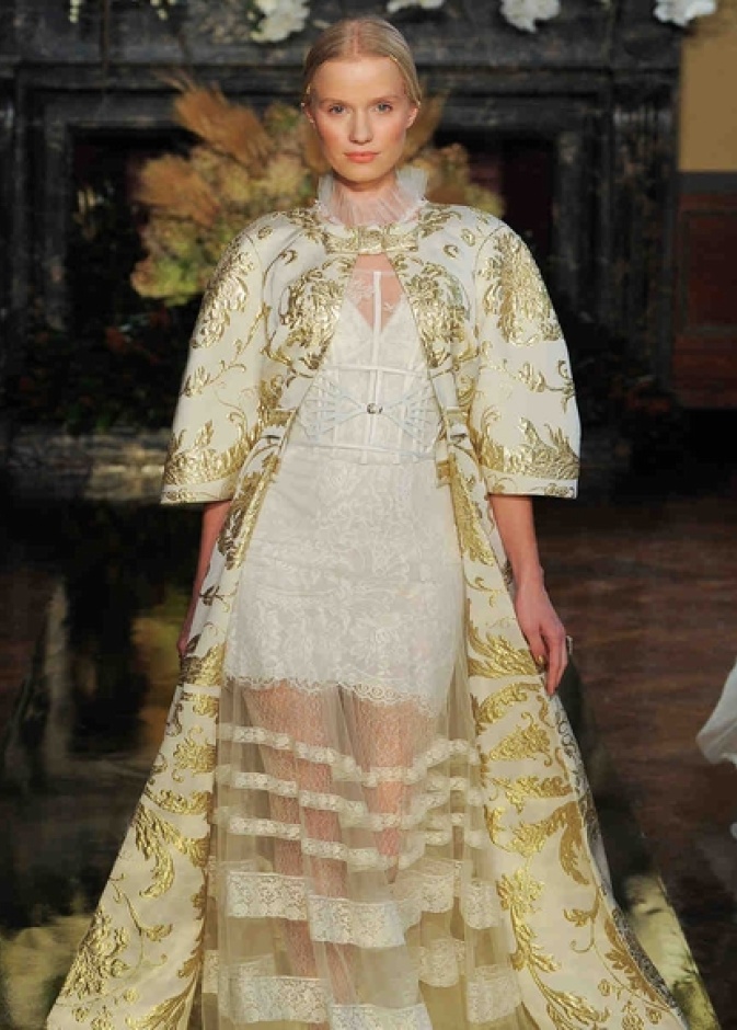 اجمل فساتين الزفاف بالكاب من مجموعة Yolan Cris لخريف 2017