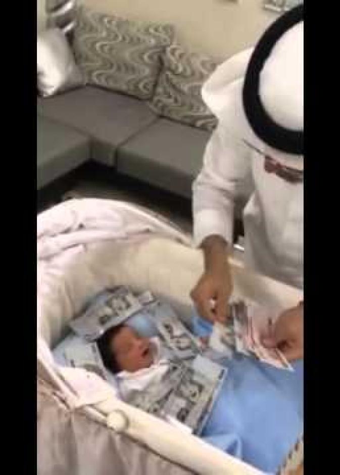 احتفال الجد بحفيده