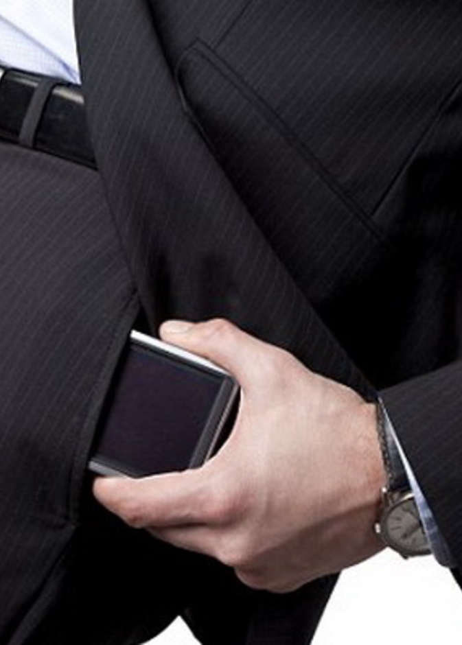 احذروا وضع الجوال في جيب البنطال 