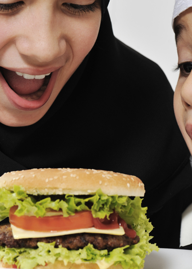 احذري من رجيم الوجبات السريعة حتى لا تصابي بالزهايمر