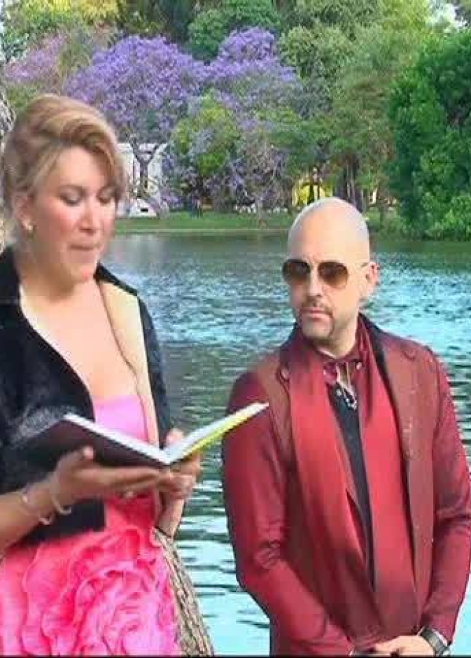  زواج البيئي الأرجنتيني ريتشارد توريس بشجرة