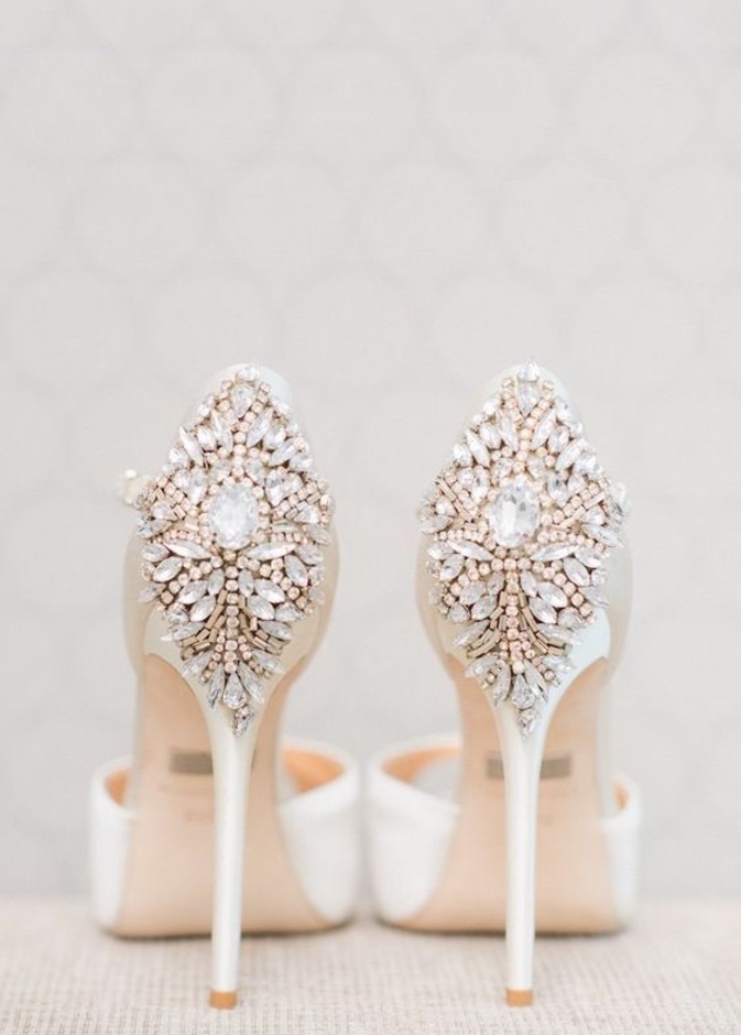 اختاري حذاء العرس مزين بأحجار الكريستال على الكعب